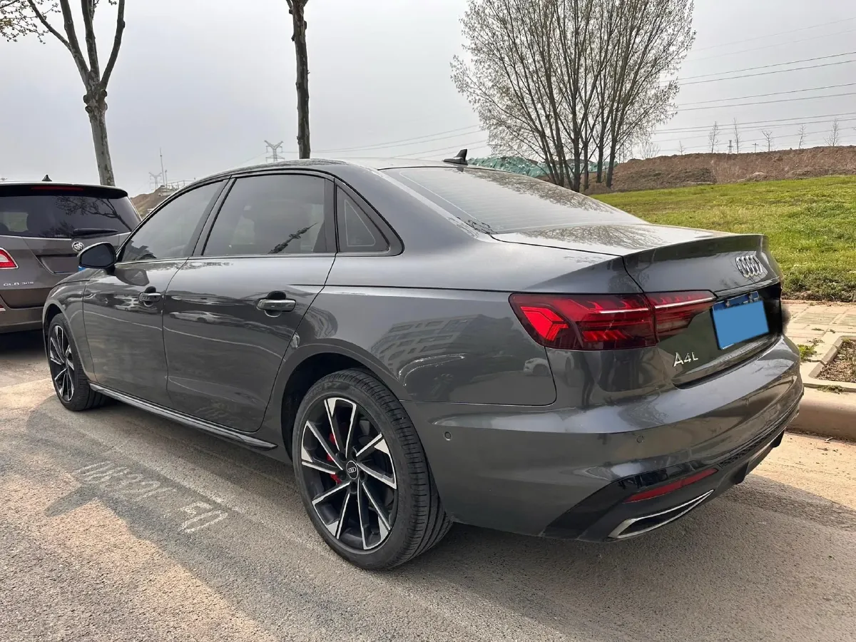 2022 Audi A4L 2.0T 190HP L4 7DCT,autocango,china used car exporter,china ev exporter,chinese used car exporter,chinese used ev exporter