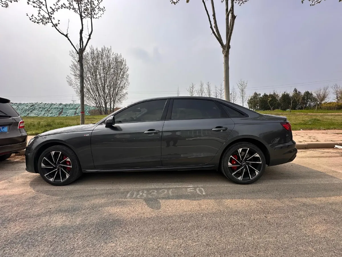 2022 Audi A4L 2.0T 190HP L4 7DCT,autocango,china used car exporter,china ev exporter,chinese used car exporter,chinese used ev exporter