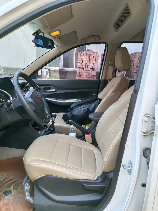 2019 WuLing HongGuang 1.5L 99HP L4 6MT,autocango,china used car exporter,china ev exporter,chinese used car exporter,chinese used ev exporter