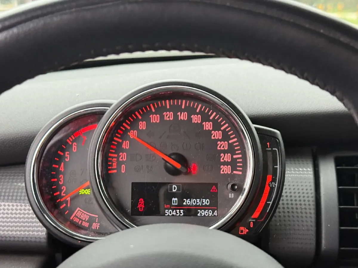 2016 MINI MINI 1.5T 136HP L3 6AT,autocango,china used car exporter,china ev exporter,chinese used car exporter,chinese used ev exporter