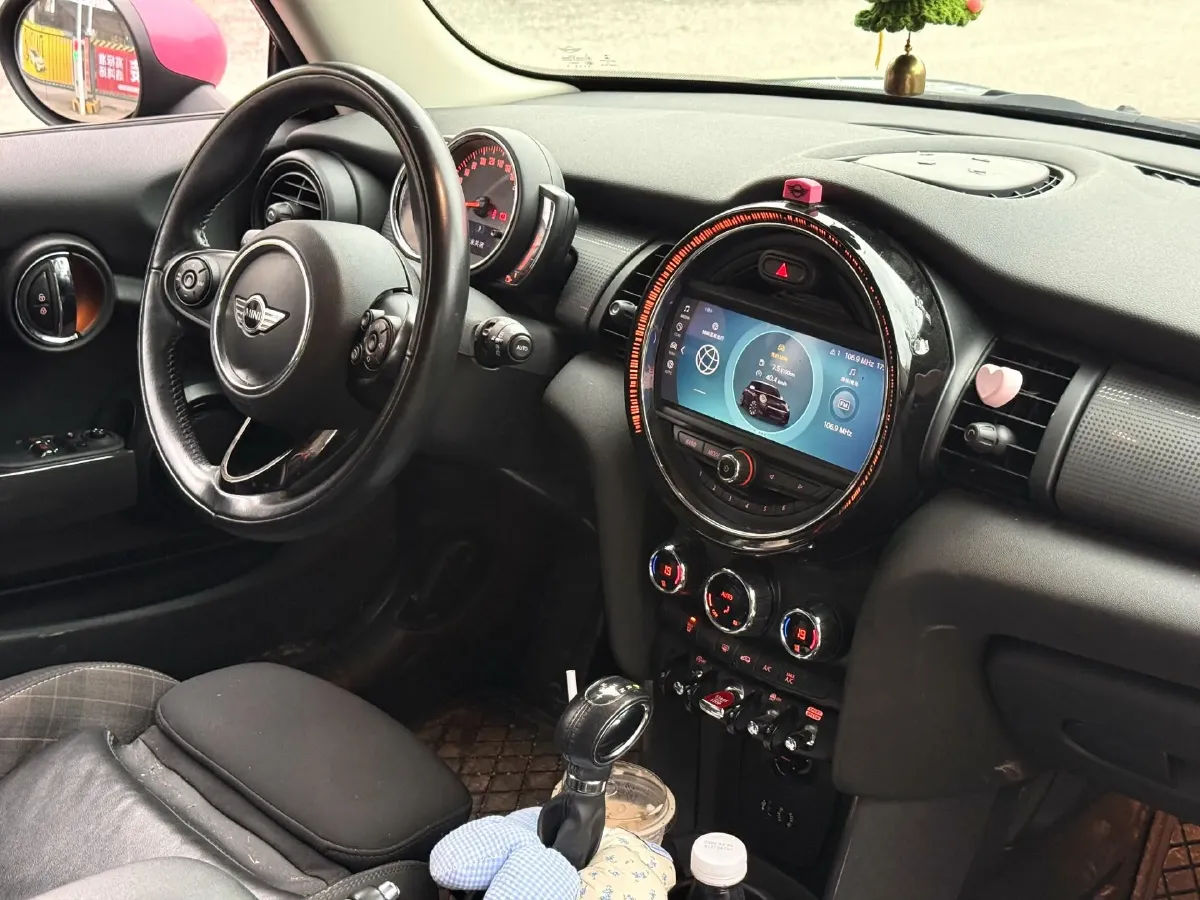 2016 MINI MINI 1.5T 136HP L3 6AT,autocango,china used car exporter,china ev exporter,chinese used car exporter,chinese used ev exporter