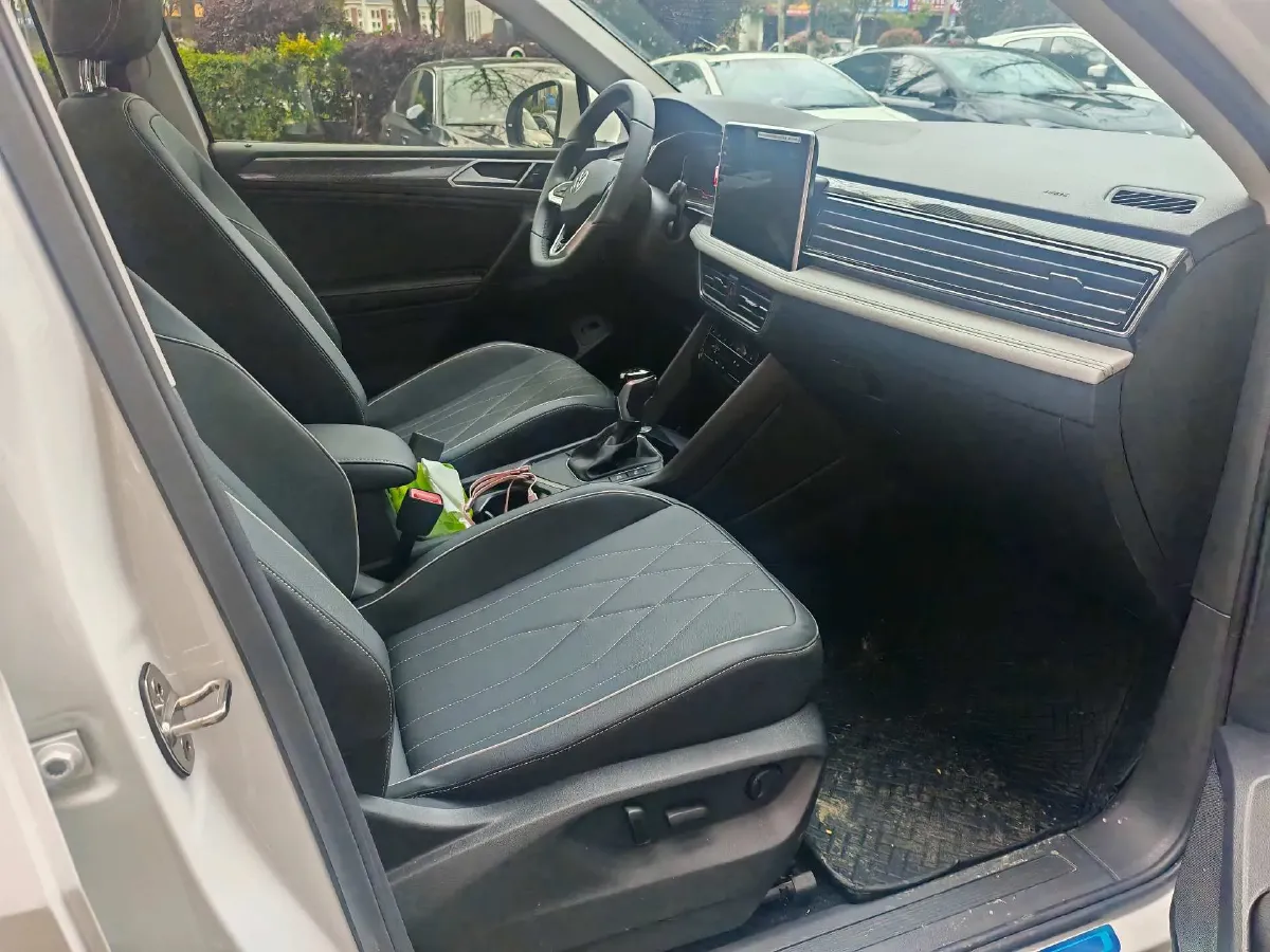 2025 Volkswagen Tiguan L 2.0T 186HP L4 7DCT,autocango,china used car exporter,china ev exporter,chinese used car exporter,chinese used ev exporter