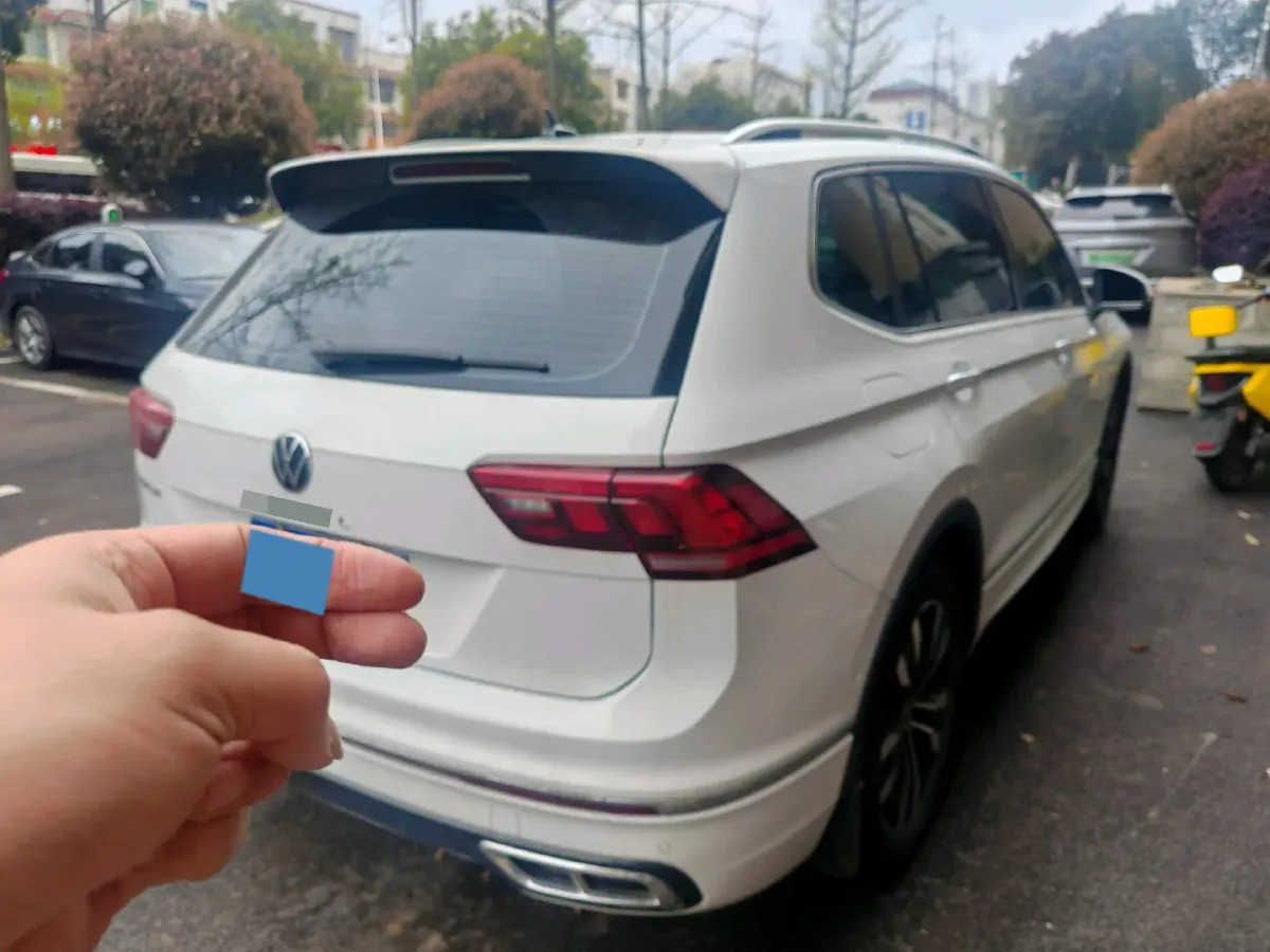2025 Volkswagen Tiguan L 2.0T 186HP L4 7DCT,autocango,china used car exporter,china ev exporter,chinese used car exporter,chinese used ev exporter