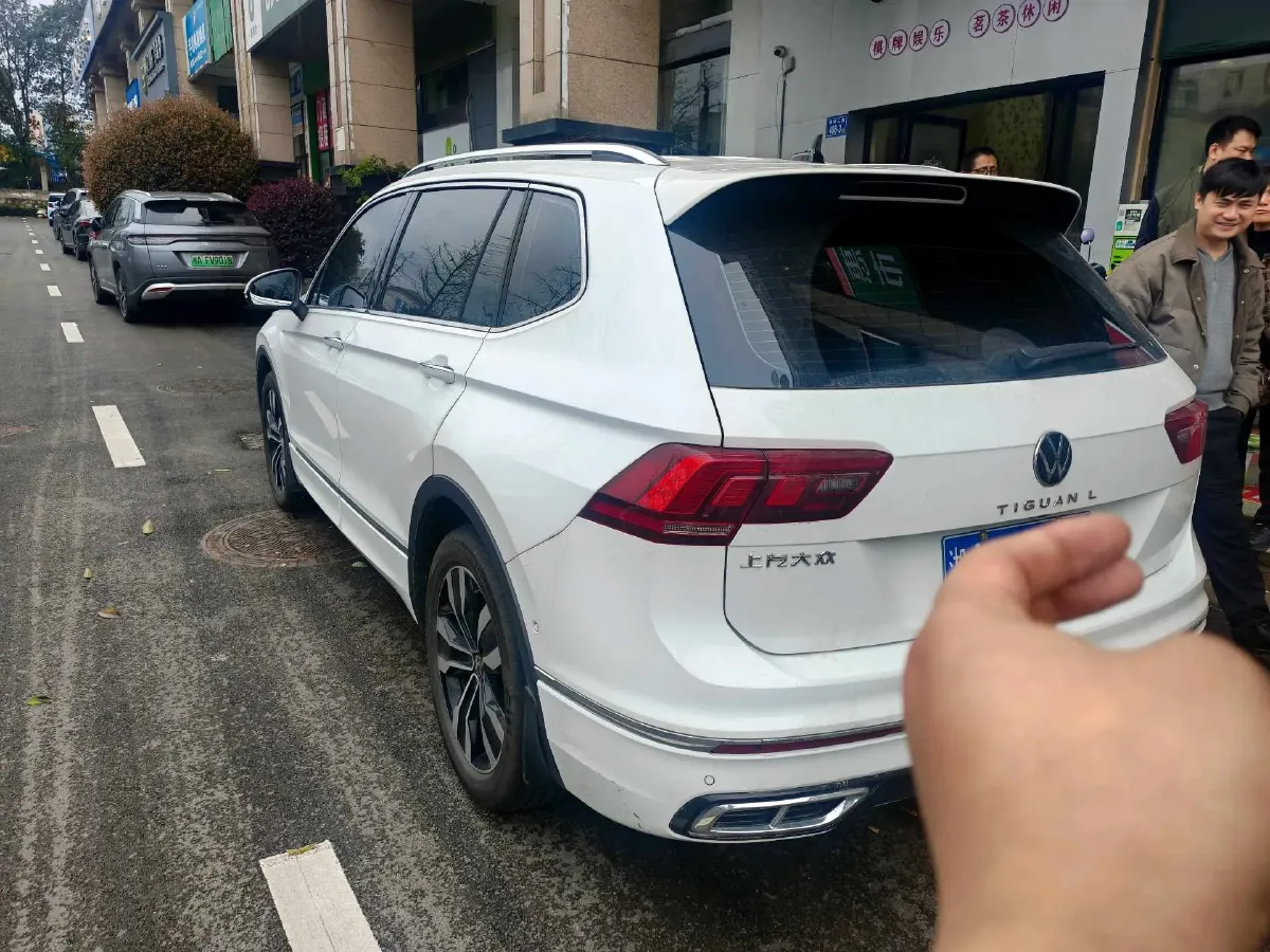 2025 Volkswagen Tiguan L 2.0T 186HP L4 7DCT,autocango,china used car exporter,china ev exporter,chinese used car exporter,chinese used ev exporter