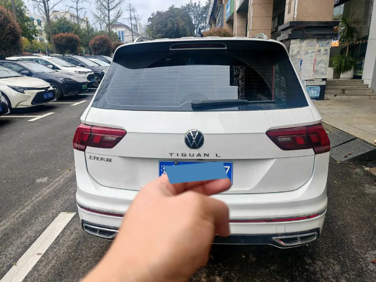 2025 Volkswagen Tiguan L 2.0T 186HP L4 7DCT,autocango,china used car exporter,china ev exporter,chinese used car exporter,chinese used ev exporter