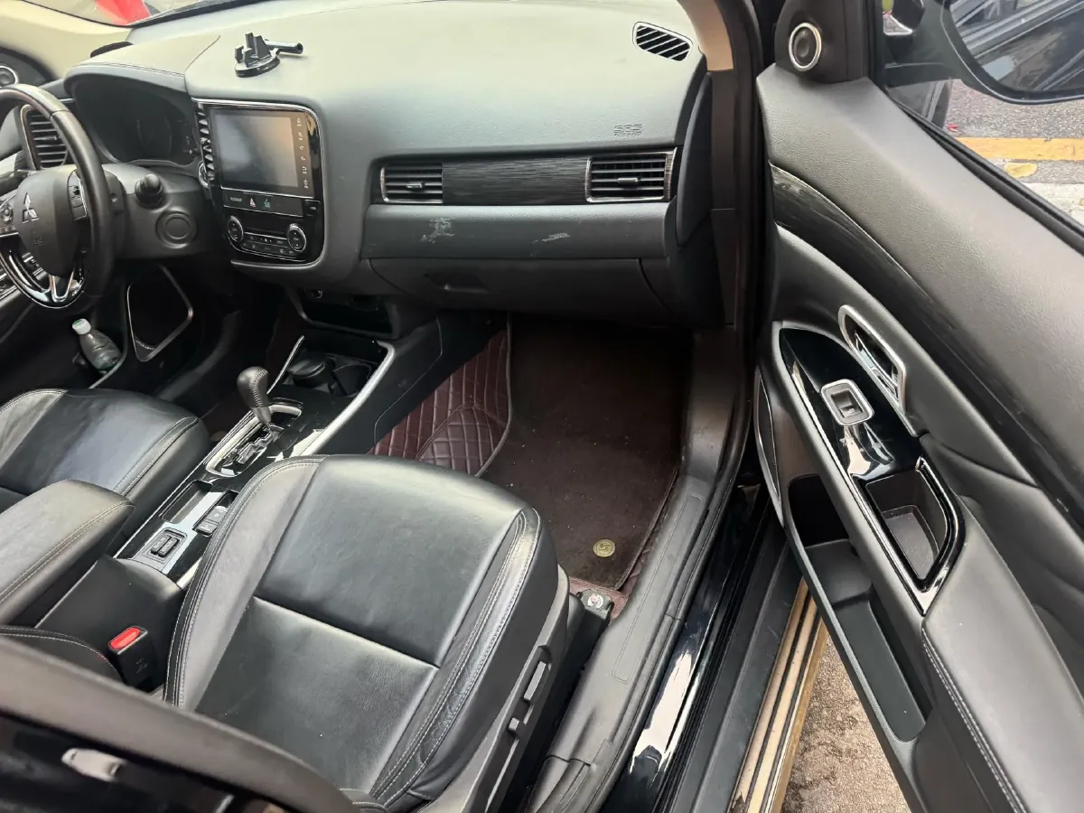 2019 Mitsubishi Outlander 2.0L 166HP L4 CVT,autocango,china used car exporter,china ev exporter,chinese used car exporter,chinese used ev exporter