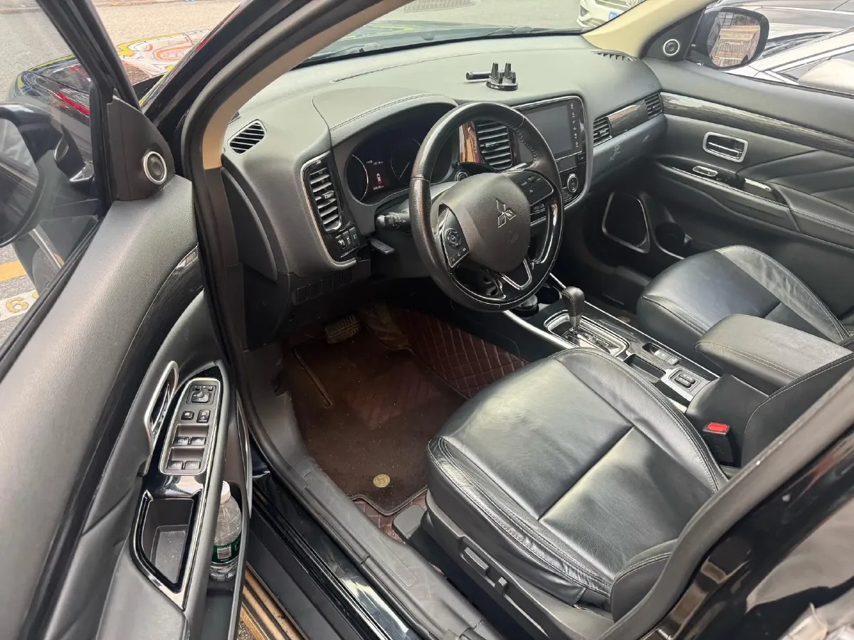 2019 Mitsubishi Outlander 2.0L 166HP L4 CVT,autocango,china used car exporter,china ev exporter,chinese used car exporter,chinese used ev exporter