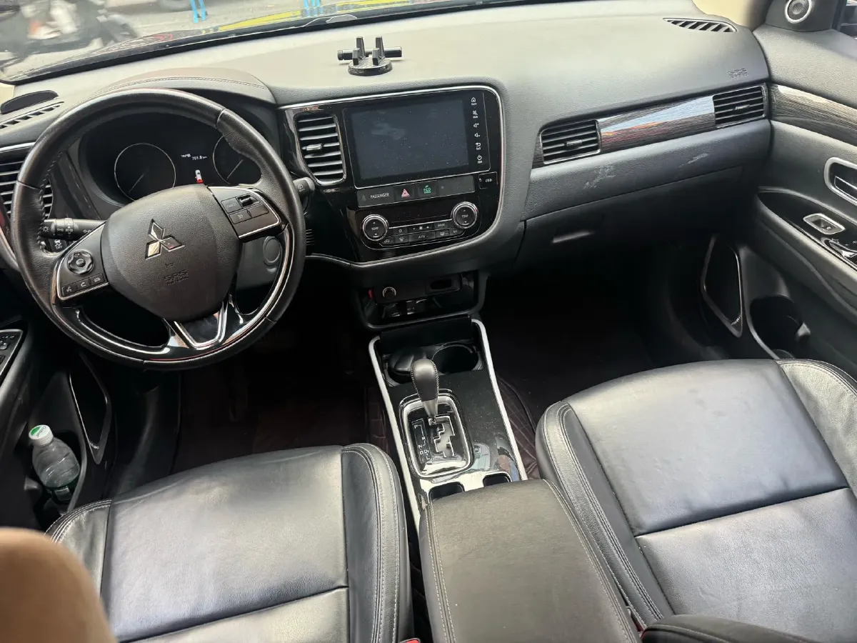 2019 Mitsubishi Outlander 2.0L 166HP L4 CVT,autocango,china used car exporter,china ev exporter,chinese used car exporter,chinese used ev exporter