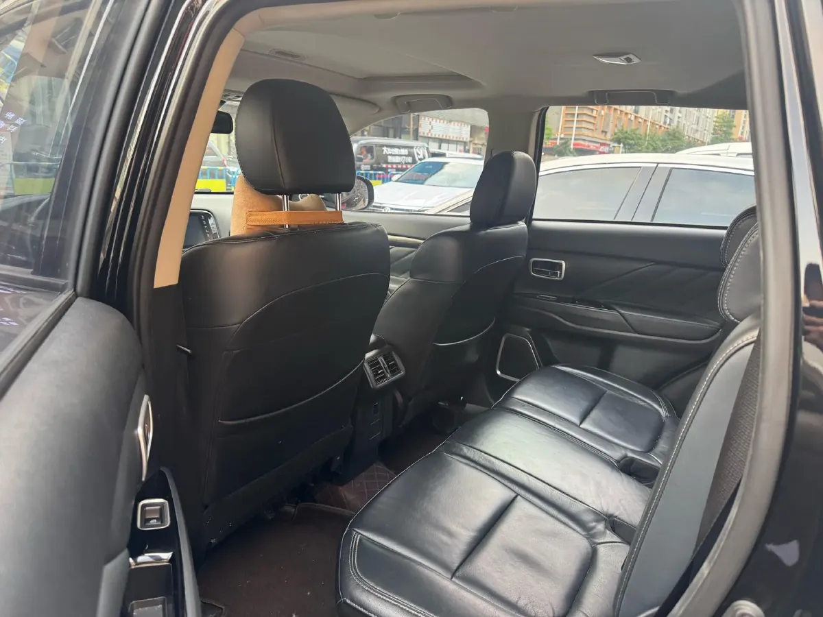 2019 Mitsubishi Outlander 2.0L 166HP L4 CVT,autocango,china used car exporter,china ev exporter,chinese used car exporter,chinese used ev exporter