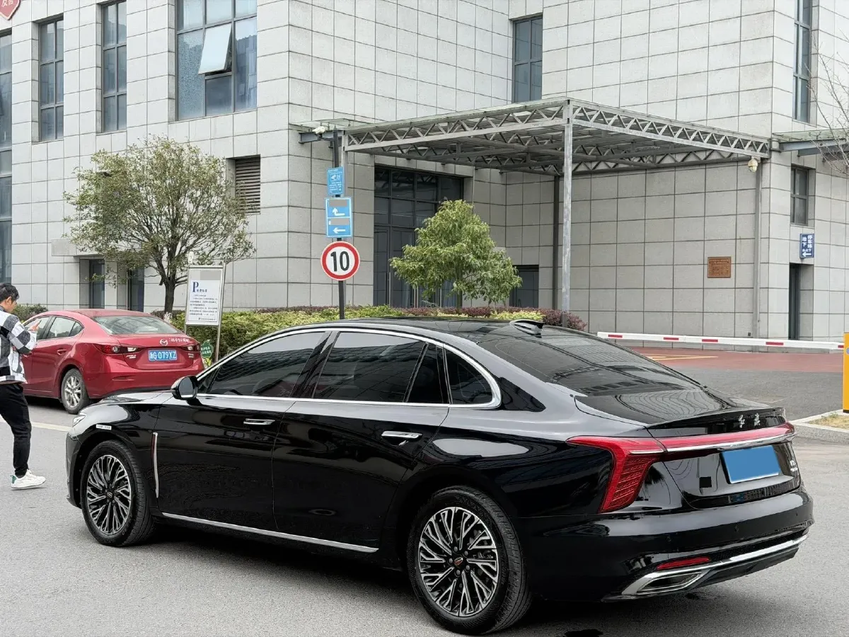 2025 HongQi H5 1.5T 169HP L4 1DHT Hybrid,autocango,china used car exporter,china ev exporter,chinese used car exporter,chinese used ev exporter