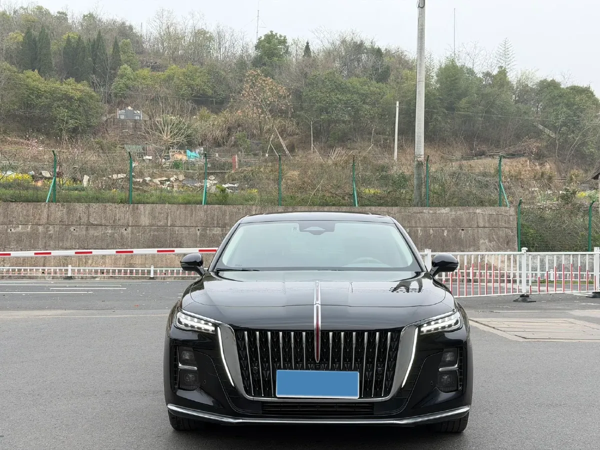 2025 HongQi H5 1.5T 169HP L4 1DHT Hybrid,autocango,china used car exporter,china ev exporter,chinese used car exporter,chinese used ev exporter
