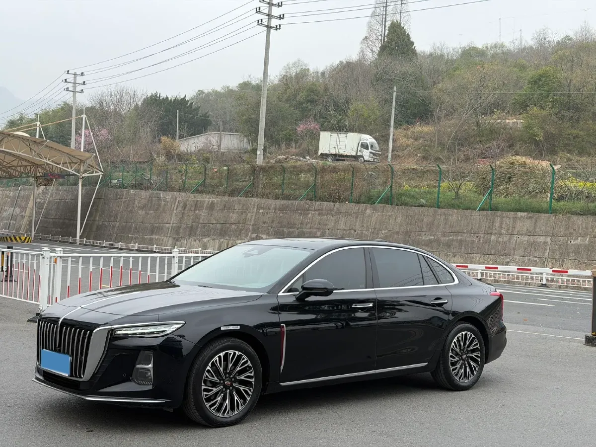 2025 HongQi H5 1.5T 169HP L4 1DHT Hybrid,autocango,china used car exporter,china ev exporter,chinese used car exporter,chinese used ev exporter
