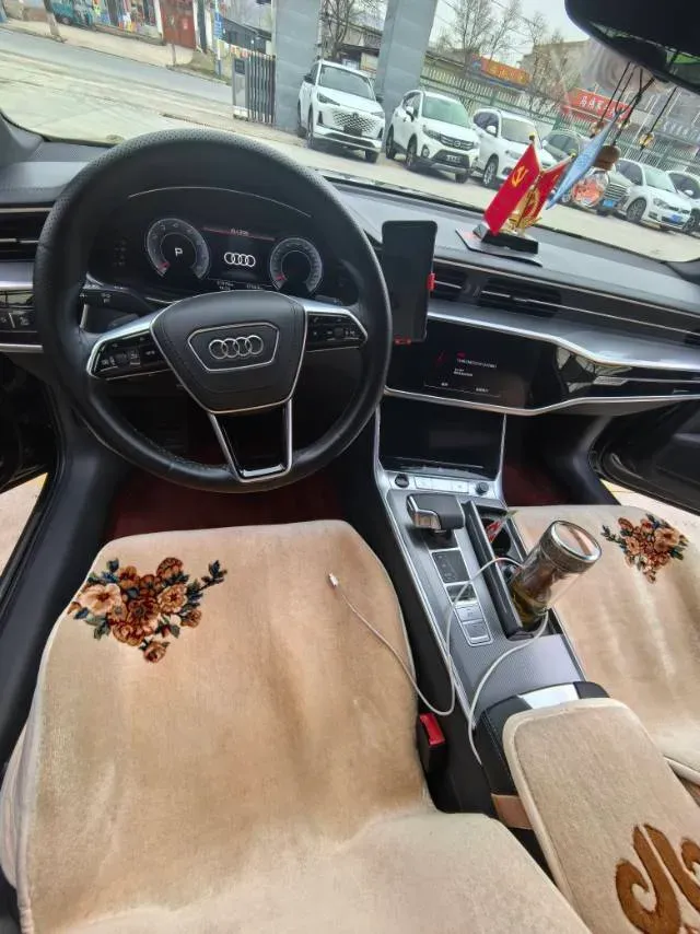 2025 Audi A6L 2.0T 245HP L4 7DCT,autocango,china used car exporter,china ev exporter,chinese used car exporter,chinese used ev exporter