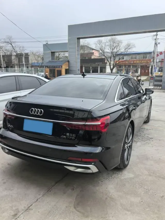 2025 Audi A6L 2.0T 245HP L4 7DCT,autocango,china used car exporter,china ev exporter,chinese used car exporter,chinese used ev exporter