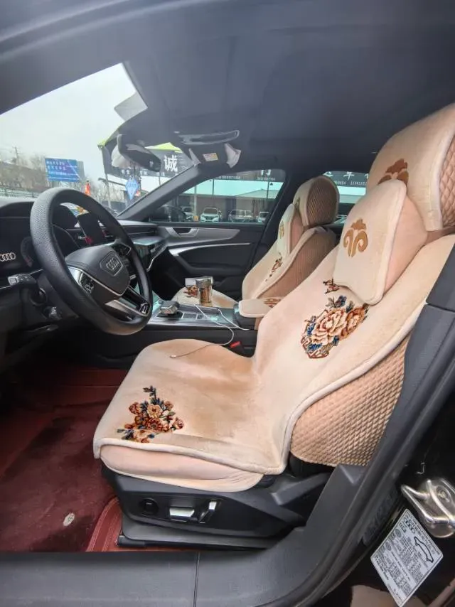 2025 Audi A6L 2.0T 245HP L4 7DCT,autocango,china used car exporter,china ev exporter,chinese used car exporter,chinese used ev exporter