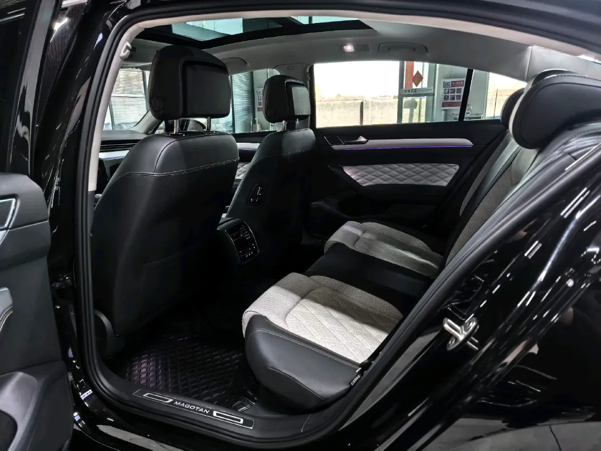 2025 Volkswagen Magotan 2.0T 186HP L4 7DCT,autocango,china used car exporter,china ev exporter,chinese used car exporter,chinese used ev exporter