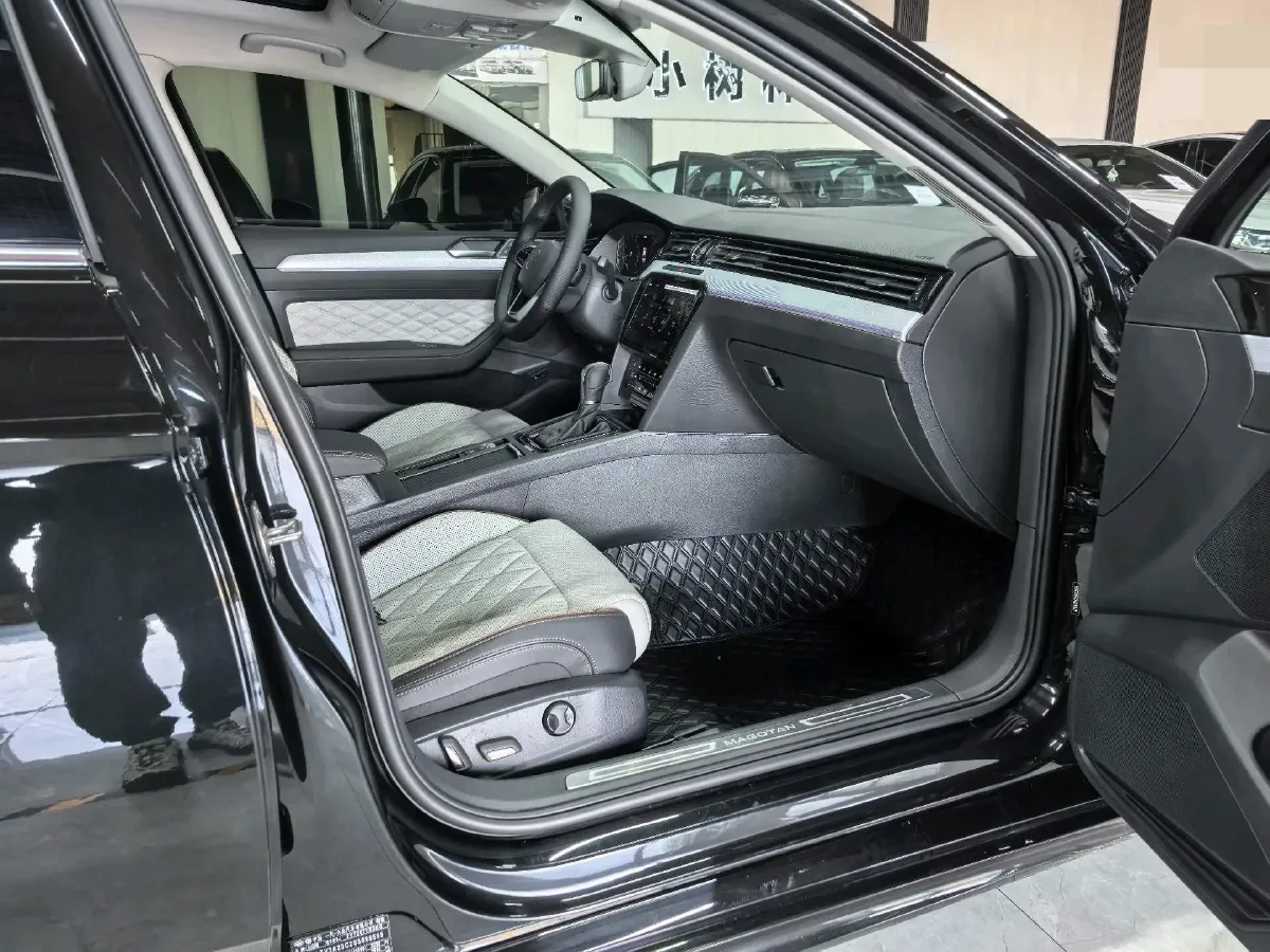 2025 Volkswagen Magotan 2.0T 186HP L4 7DCT,autocango,china used car exporter,china ev exporter,chinese used car exporter,chinese used ev exporter