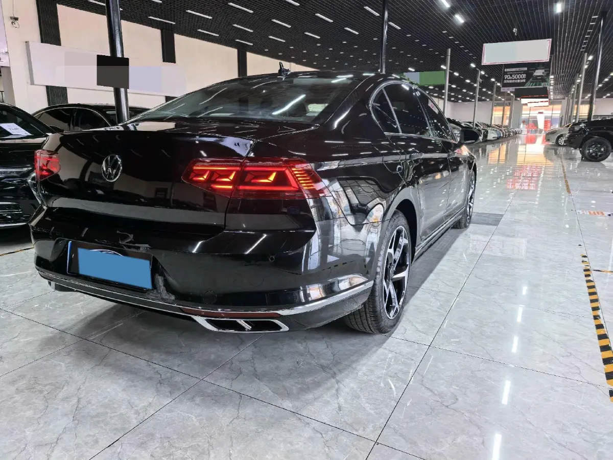 2025 Volkswagen Magotan 2.0T 186HP L4 7DCT,autocango,china used car exporter,china ev exporter,chinese used car exporter,chinese used ev exporter