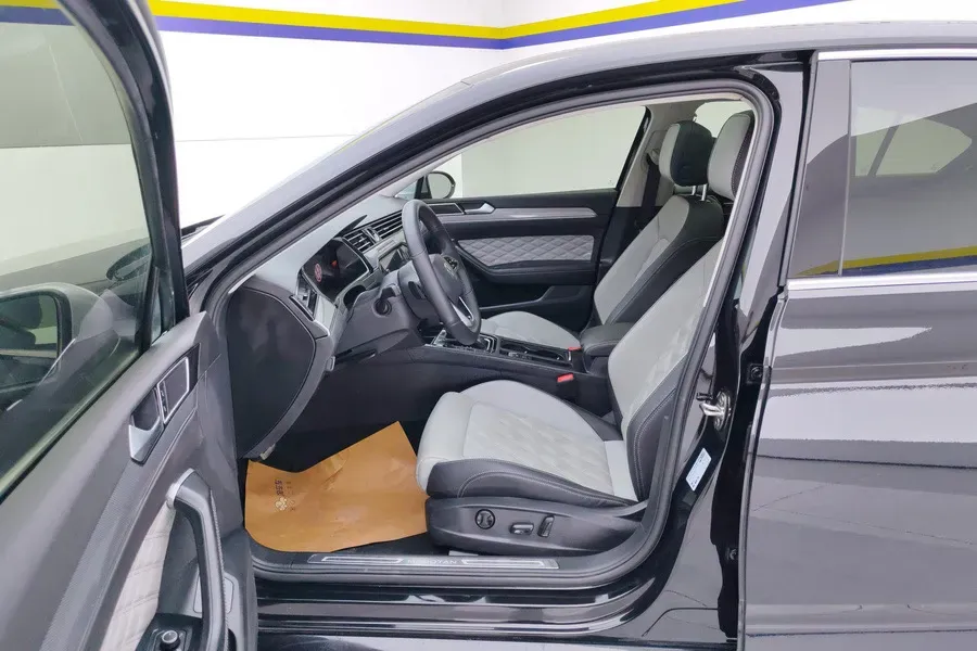 2023 Volkswagen Magotan 2.0T 186HP L4 7DCT,autocango,china used car exporter,china ev exporter,chinese used car exporter,chinese used ev exporter