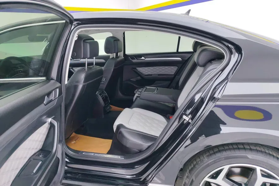 2023 Volkswagen Magotan 2.0T 186HP L4 7DCT,autocango,china used car exporter,china ev exporter,chinese used car exporter,chinese used ev exporter