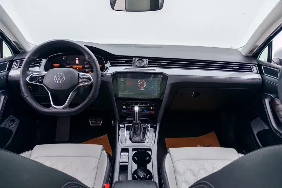 2023 Volkswagen Magotan 2.0T 186HP L4 7DCT,autocango,china used car exporter,china ev exporter,chinese used car exporter,chinese used ev exporter