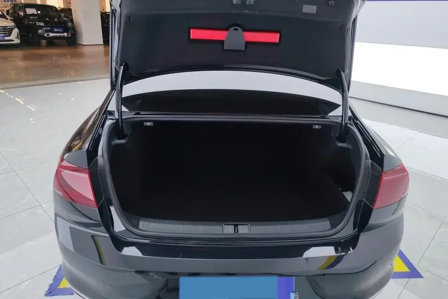 2023 Volkswagen Magotan 2.0T 186HP L4 7DCT,autocango,china used car exporter,china ev exporter,chinese used car exporter,chinese used ev exporter