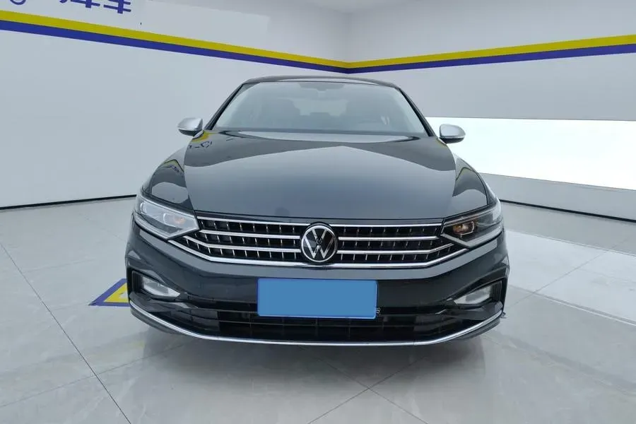 2023 Volkswagen Magotan 2.0T 186HP L4 7DCT,autocango,china used car exporter,china ev exporter,chinese used car exporter,chinese used ev exporter