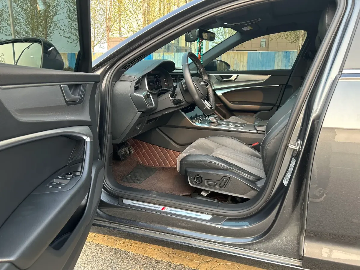 2021 Audi A6L 2.0T 190HP L4 7DCT,autocango,china used car exporter,china ev exporter,chinese used car exporter,chinese used ev exporter