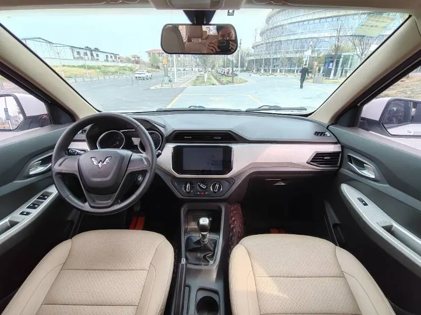 2021 WuLing HongGuang 1.5L 99HP L4 6MT,autocango,china used car exporter,china ev exporter,chinese used car exporter,chinese used ev exporter