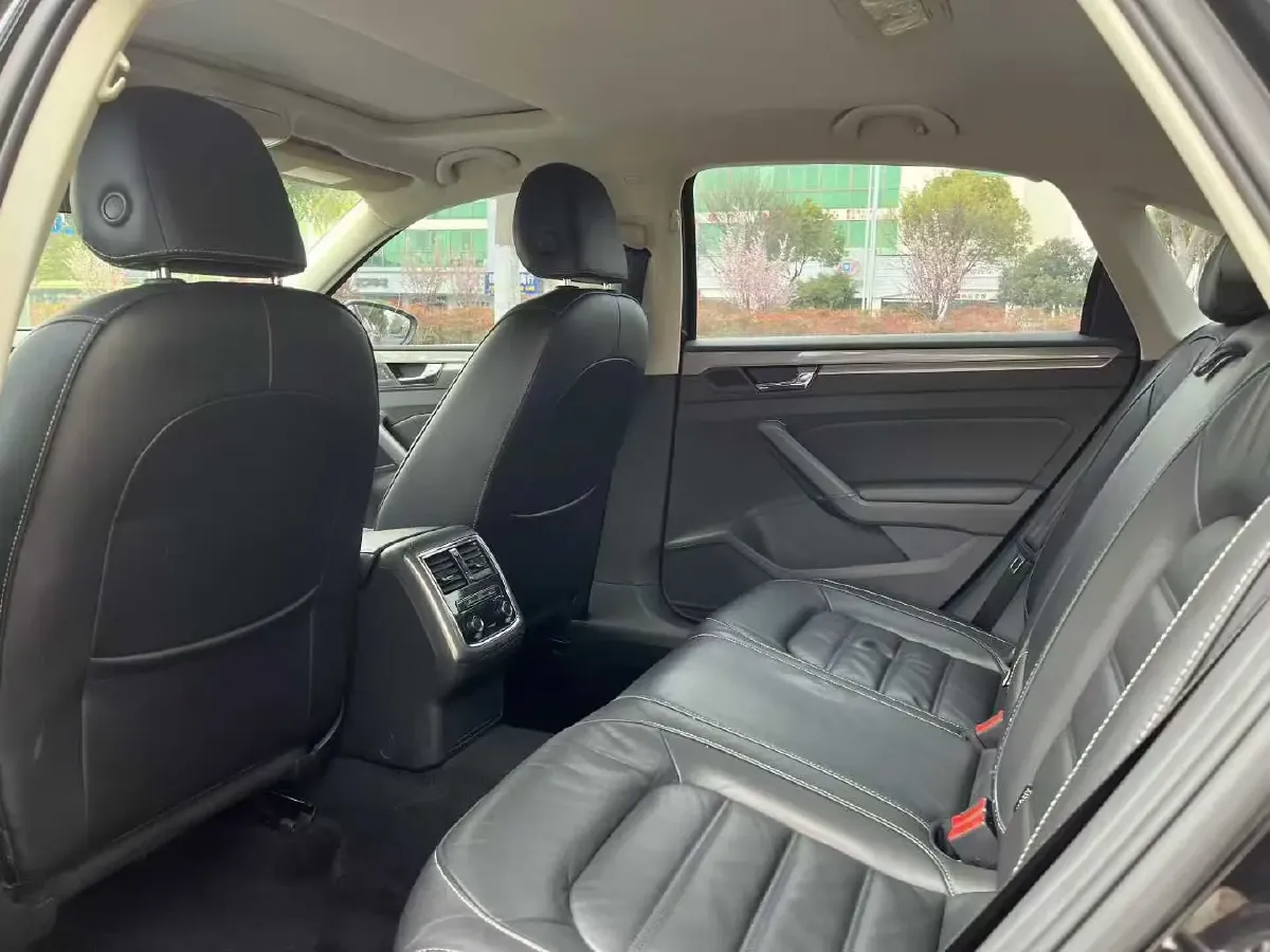 2017 Volkswagen Passat 1.8T 180HP L4 7DCT,autocango,china used car exporter,china ev exporter,chinese used car exporter,chinese used ev exporter