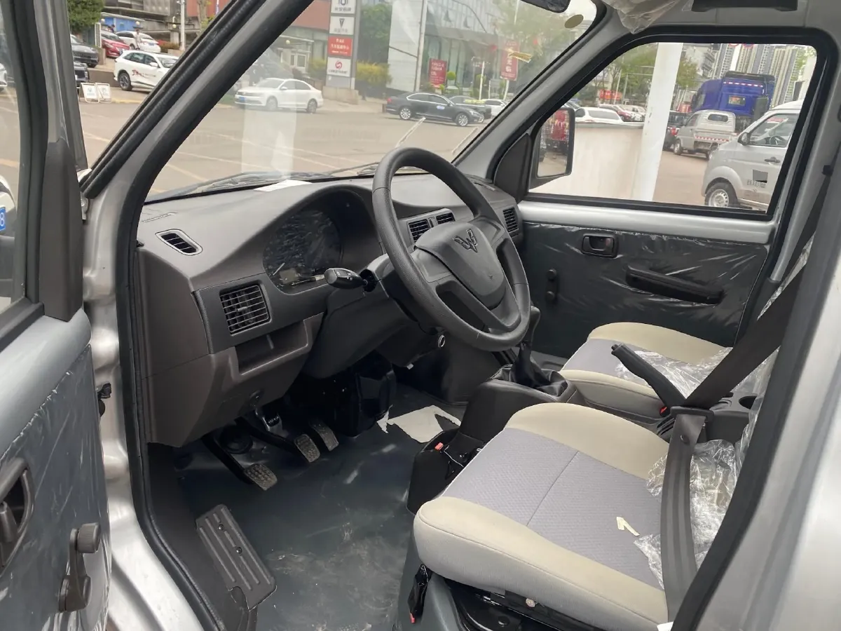2022 WuLing RongGuang Mini Truck 1.5L 99HP L4 5MT,autocango,china used car exporter,china ev exporter,chinese used car exporter,chinese used ev exporter