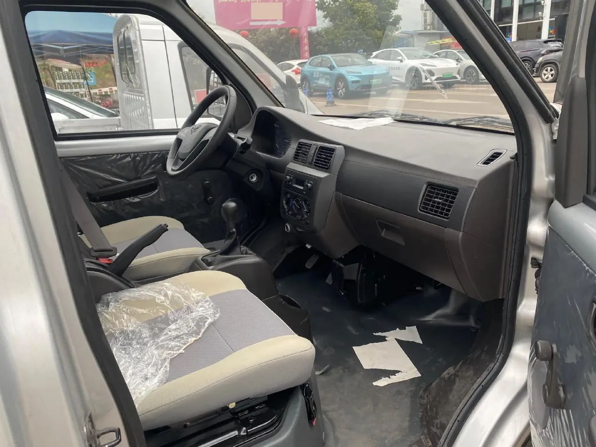 2022 WuLing RongGuang Mini Truck 1.5L 99HP L4 5MT,autocango,china used car exporter,china ev exporter,chinese used car exporter,chinese used ev exporter
