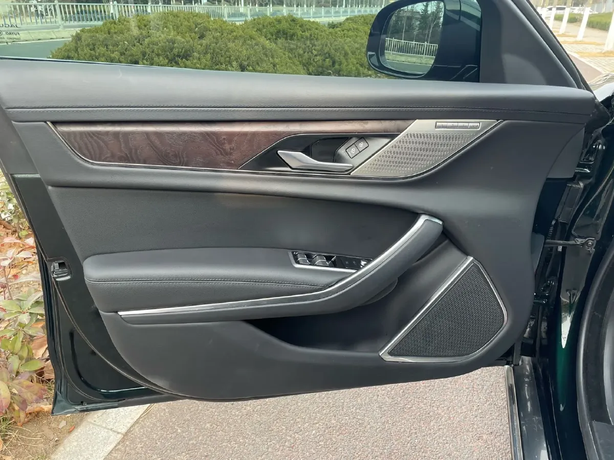 2021 Jaguar XFL 2.0T 250HP L4 8AT,autocango,china used car exporter,china ev exporter,chinese used car exporter,chinese used ev exporter