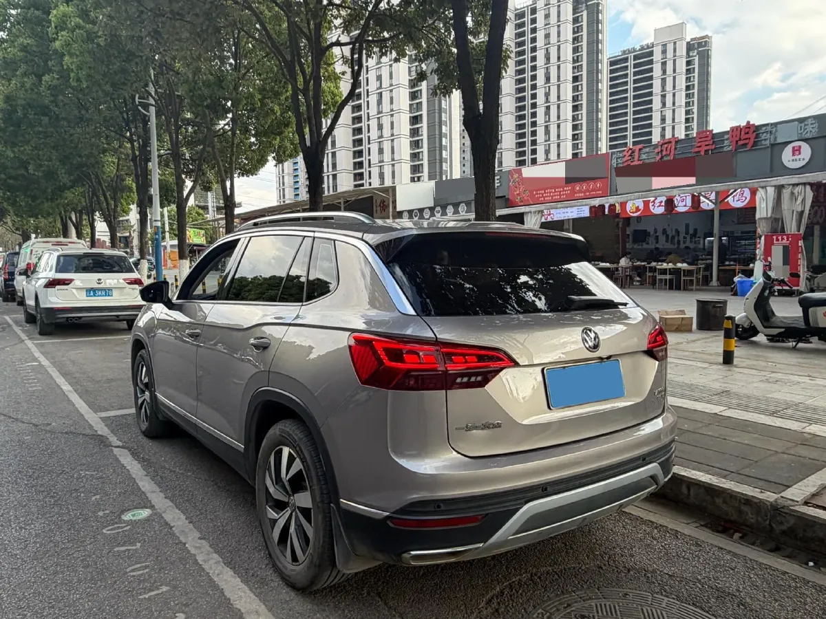2019 Jeep Cherokee 2.0T 234HP L4 9AT,autocango,china used car exporter,china ev exporter,chinese used car exporter,chinese used ev exporter