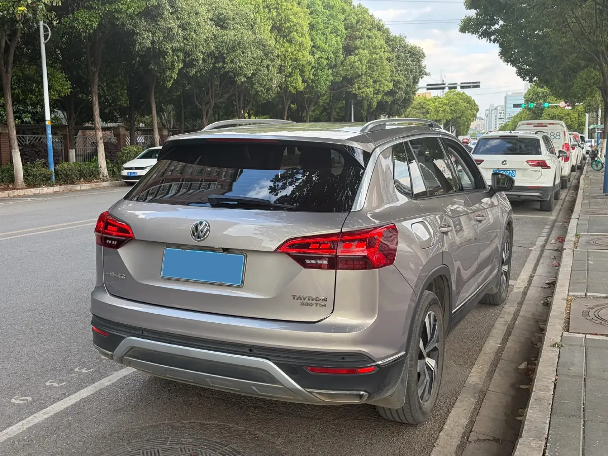 2019 Jeep Cherokee 2.0T 234HP L4 9AT,autocango,china used car exporter,china ev exporter,chinese used car exporter,chinese used ev exporter