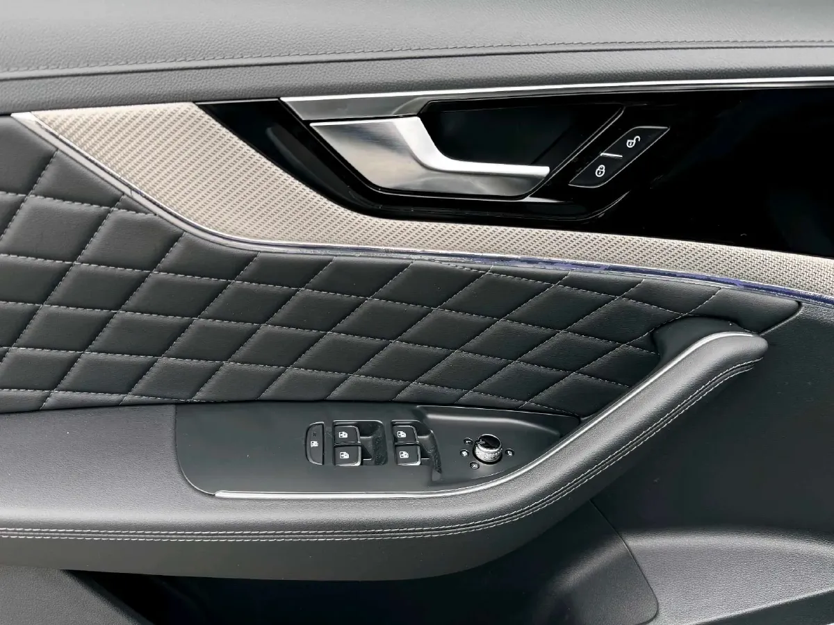 2019 HongQi HS5 2.0T 224HP L4 6AT,autocango,china used car exporter,china ev exporter,chinese used car exporter,chinese used ev exporter