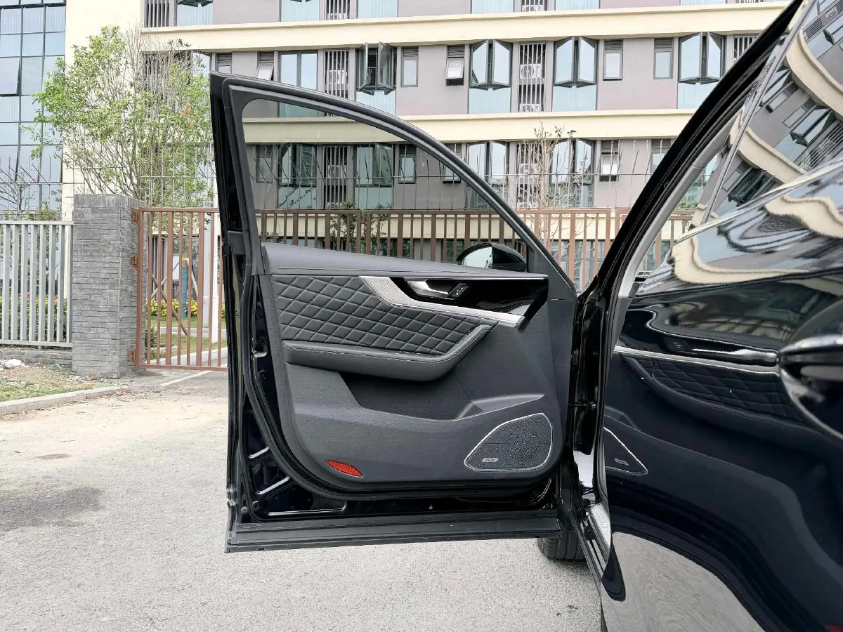 2019 HongQi HS5 2.0T 224HP L4 6AT,autocango,china used car exporter,china ev exporter,chinese used car exporter,chinese used ev exporter