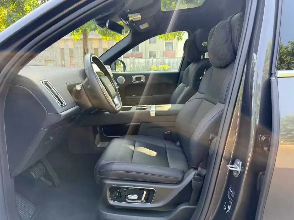 2024 Volvo S60 2.0T 197HP L4 7DCT,autocango,china used car exporter,china ev exporter,chinese used car exporter,chinese used ev exporter