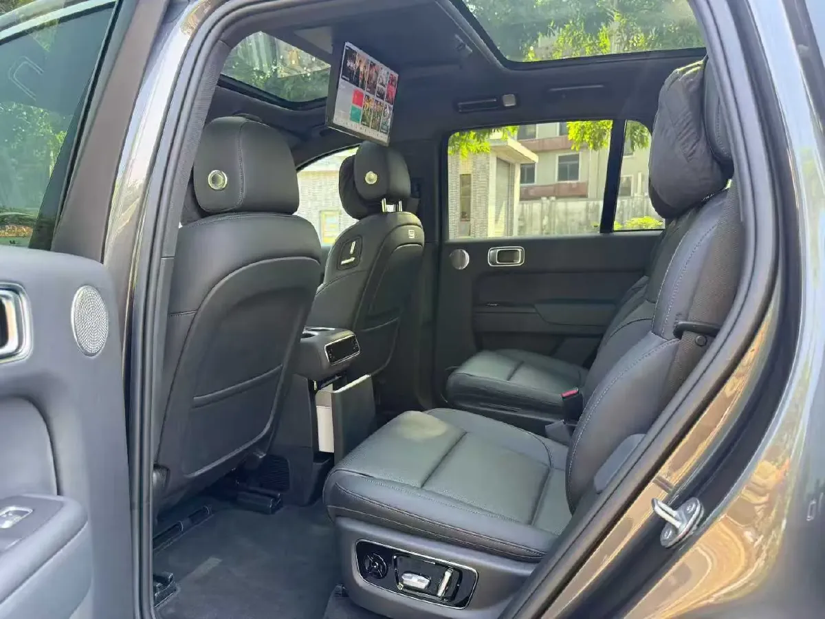 2024 Volvo S60 2.0T 197HP L4 7DCT,autocango,china used car exporter,china ev exporter,chinese used car exporter,chinese used ev exporter