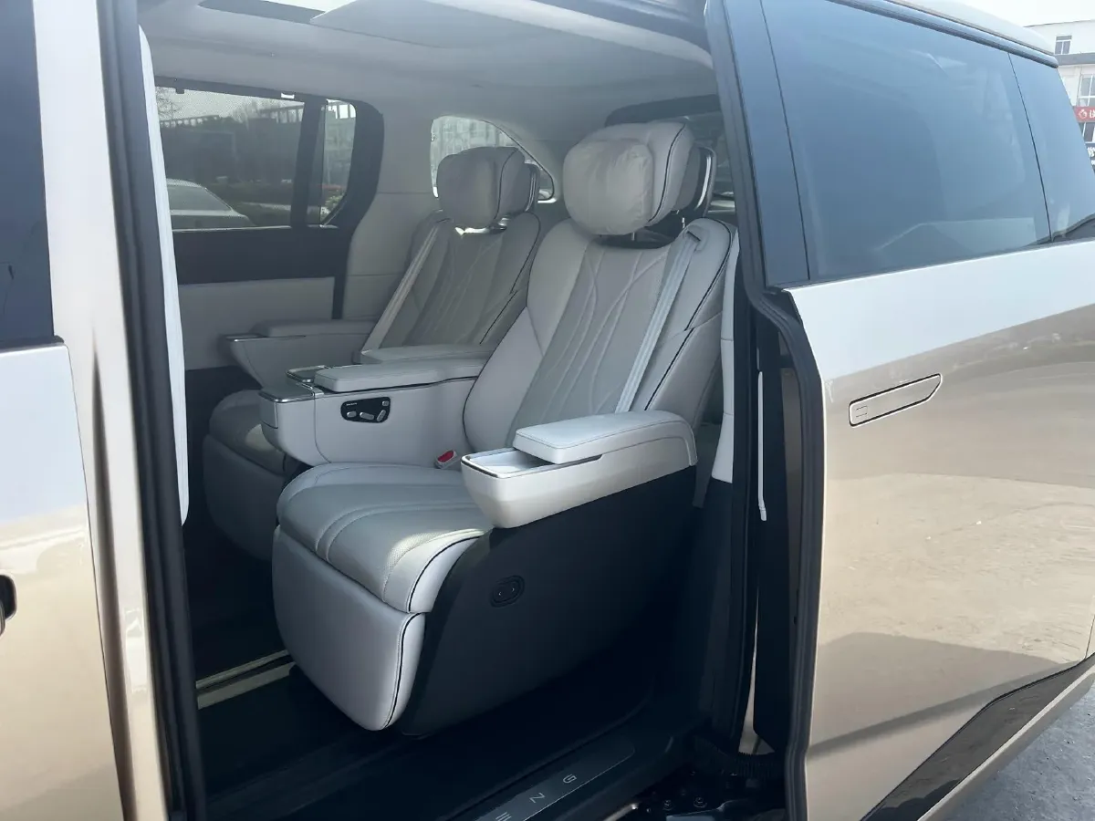 2024 Xpeng X9 BEV 101.5KWH,autocango,china used car exporter,china ev exporter,chinese used car exporter,chinese used ev exporter