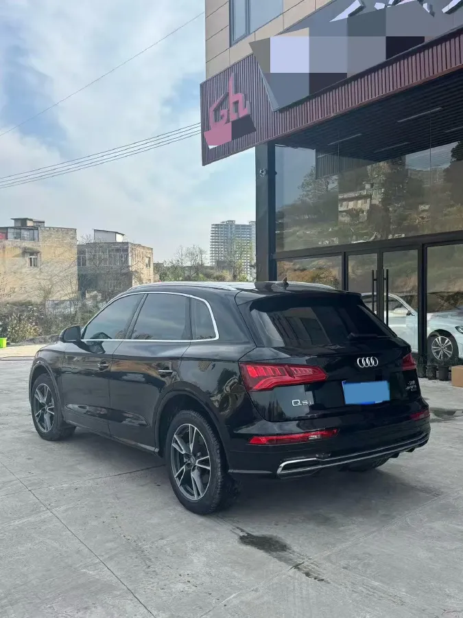 2020 Audi Q5L 2.0T 190HP L4 7DCT,autocango,china used car exporter,china ev exporter,chinese used car exporter,chinese used ev exporter