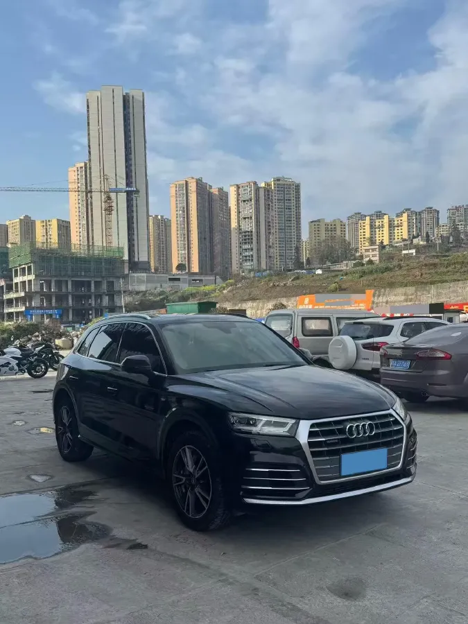 2020 Audi Q5L 2.0T 190HP L4 7DCT,autocango,china used car exporter,china ev exporter,chinese used car exporter,chinese used ev exporter