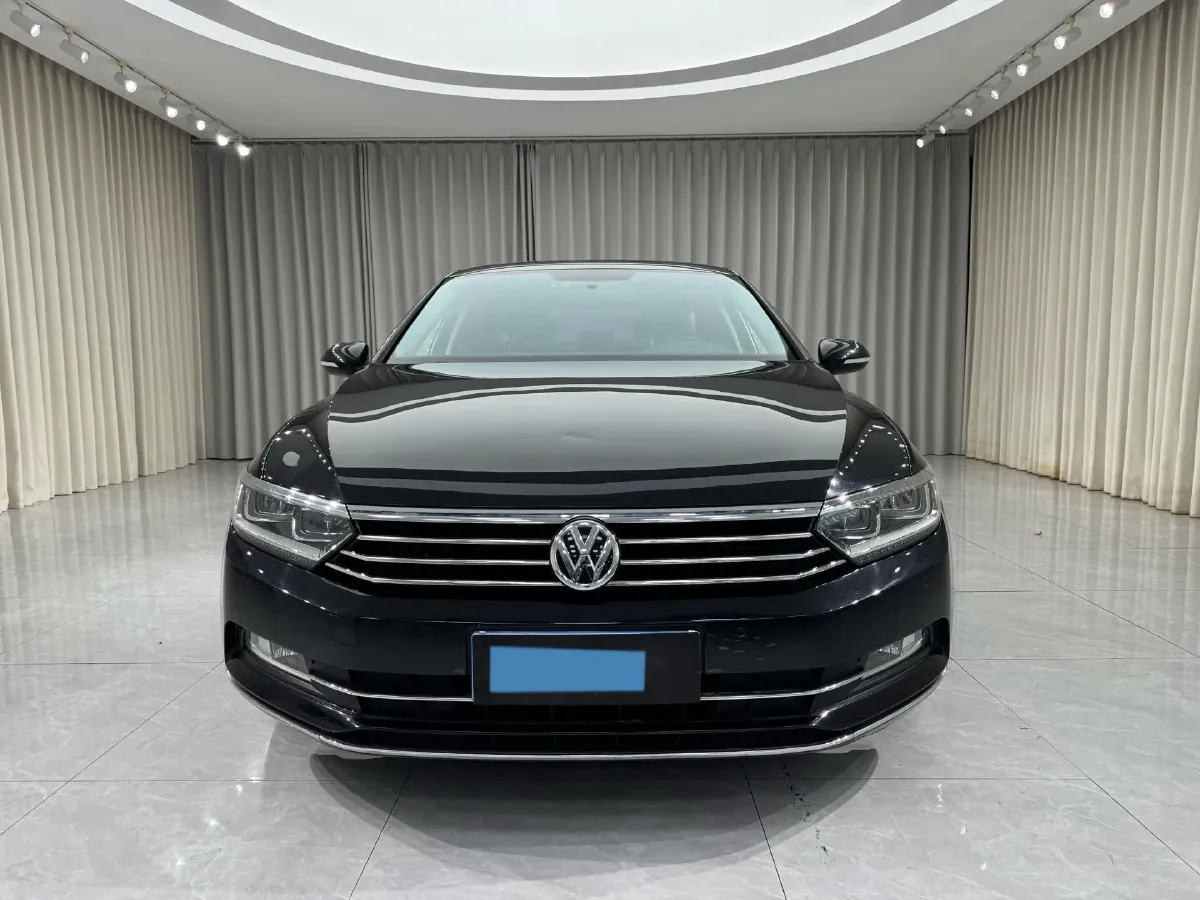 2018 Volkswagen Magotan 1.8T 180HP L4 7DCT,autocango,china used car exporter,china ev exporter,chinese used car exporter,chinese used ev exporter