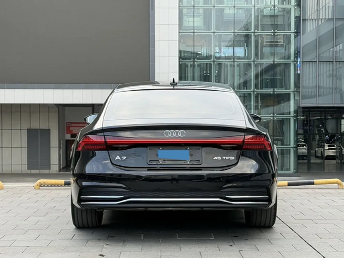 2024 Audi A7 2.0T 265HP L4 7DCT,autocango,china used car exporter,china ev exporter,chinese used car exporter,chinese used ev exporter