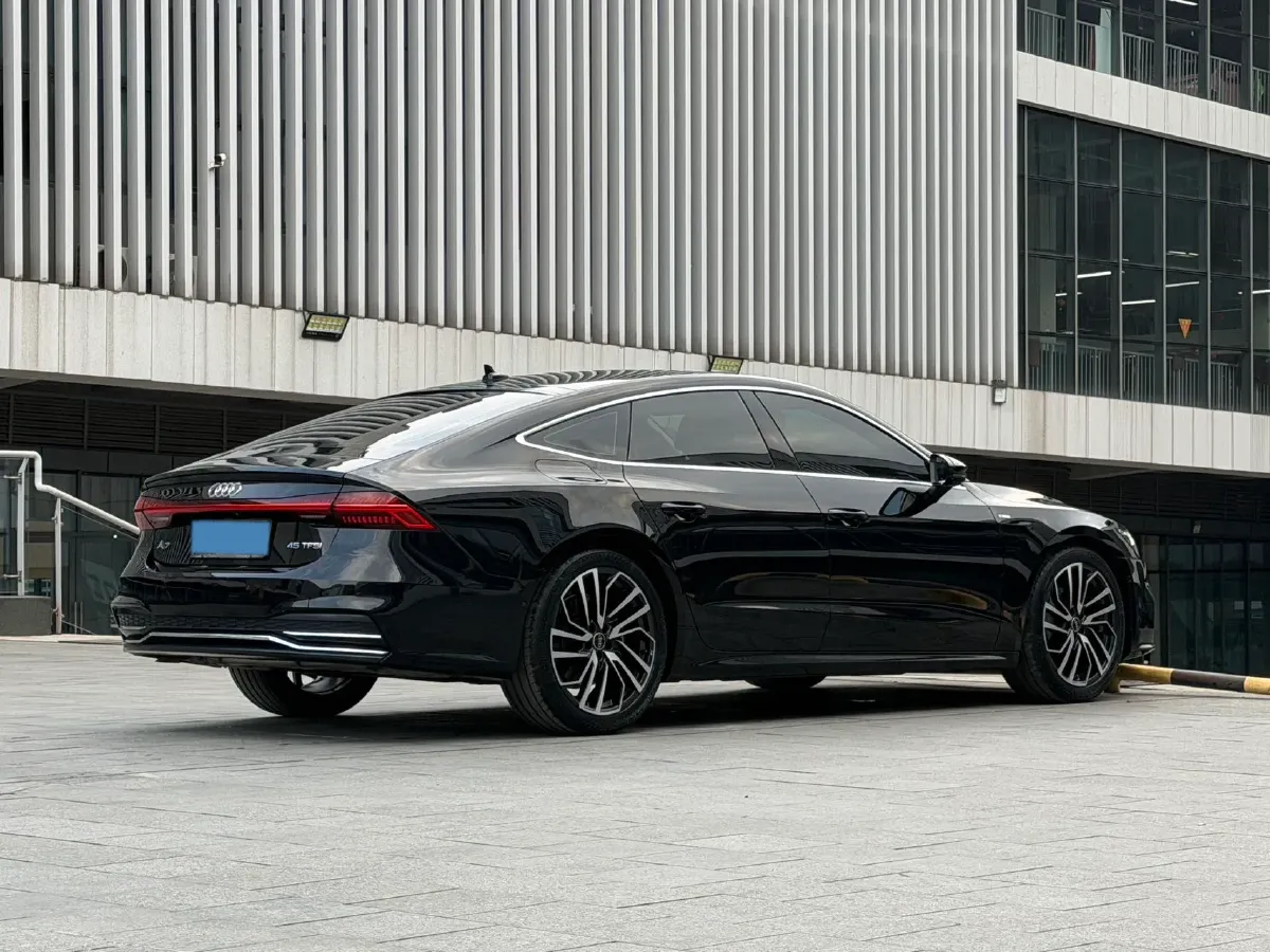 2024 Audi A7 2.0T 265HP L4 7DCT,autocango,china used car exporter,china ev exporter,chinese used car exporter,chinese used ev exporter