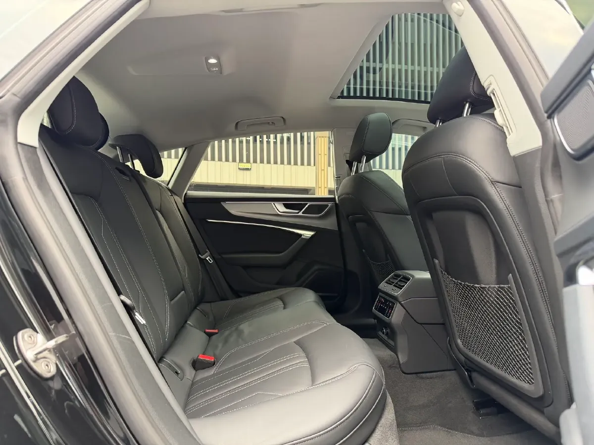 2024 Audi A7 2.0T 265HP L4 7DCT,autocango,china used car exporter,china ev exporter,chinese used car exporter,chinese used ev exporter