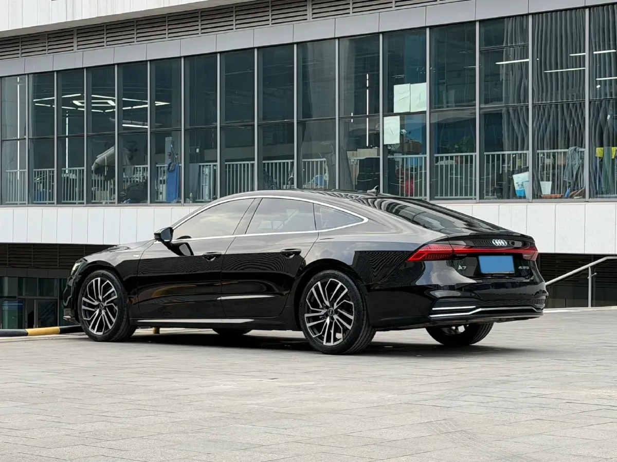 2024 Audi A7 2.0T 265HP L4 7DCT,autocango,china used car exporter,china ev exporter,chinese used car exporter,chinese used ev exporter