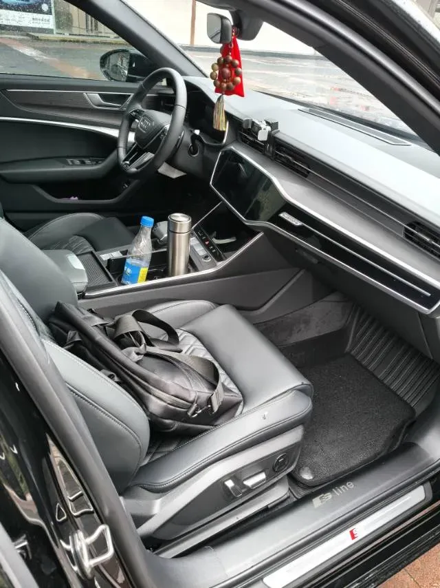 2026 Audi A6L 2.0T 245HP L4 7DCT,autocango,china used car exporter,china ev exporter,chinese used car exporter,chinese used ev exporter