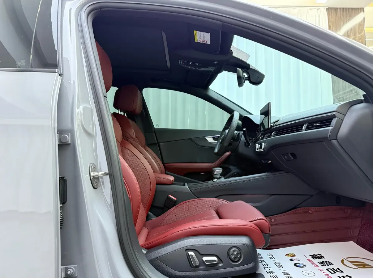 2024 Audi A4L 2.0T 190HP L4 7DCT,autocango,china used car exporter,china ev exporter,chinese used car exporter,chinese used ev exporter