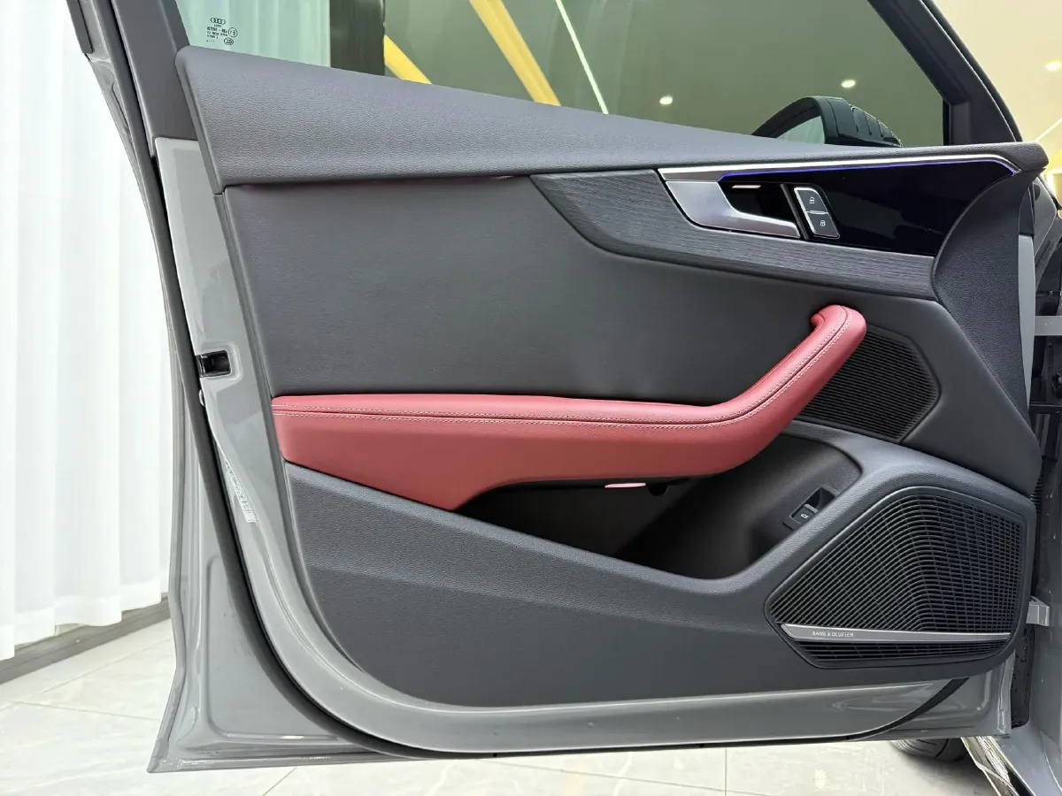 2024 Audi A4L 2.0T 190HP L4 7DCT,autocango,china used car exporter,china ev exporter,chinese used car exporter,chinese used ev exporter